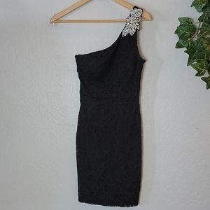 CITY TRIANGLES One Shoulder Bling Embellished Lace